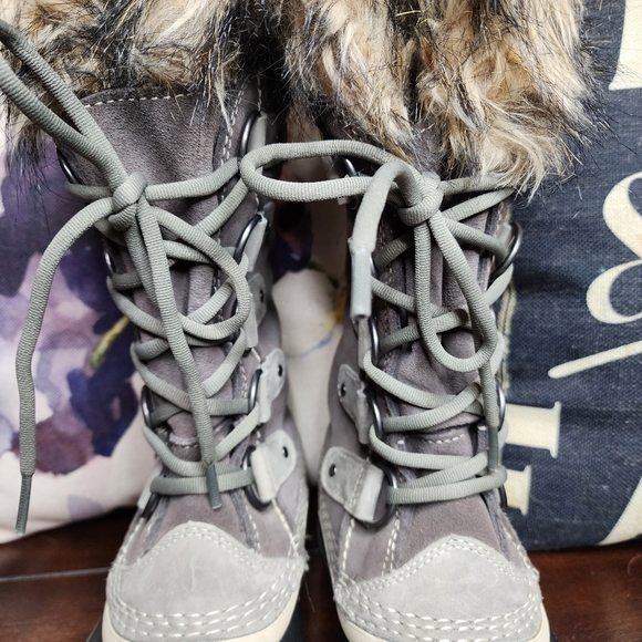 Sorel Joan of Arctic Winter Boots | Size 6 - Picture 5 of 11